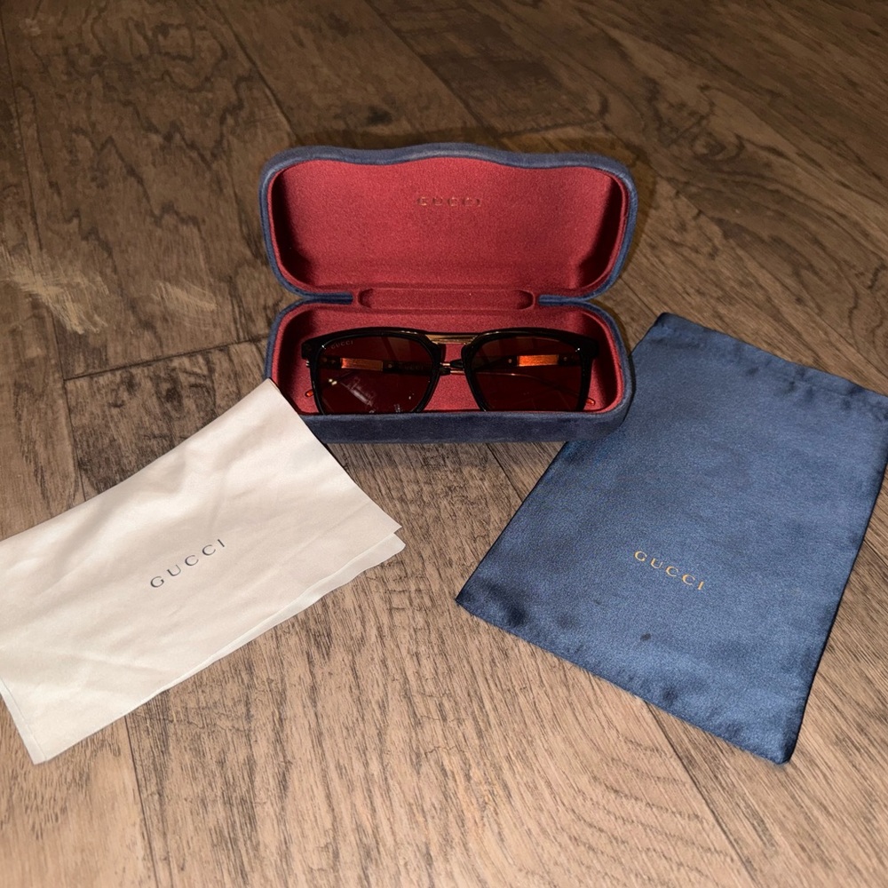 Gucci Black Sunglasses with Blue Velvet Case And Red Interior